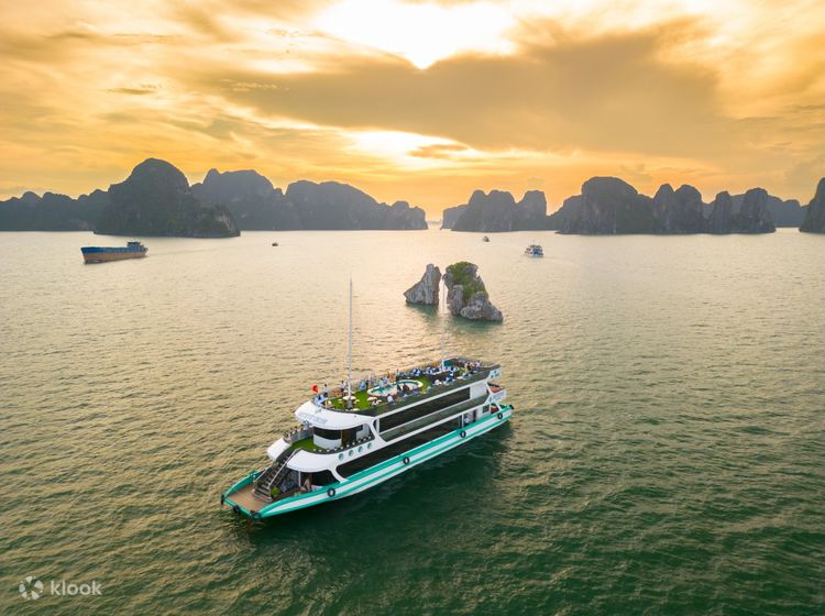 Halong Bay 1 Day,Swiming,Kayaking,Trekking,Bamboo boat,Buffet Lunch